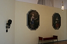 Dans le hall d'accueil