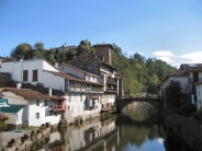 Vieilles maisons sur la Nive